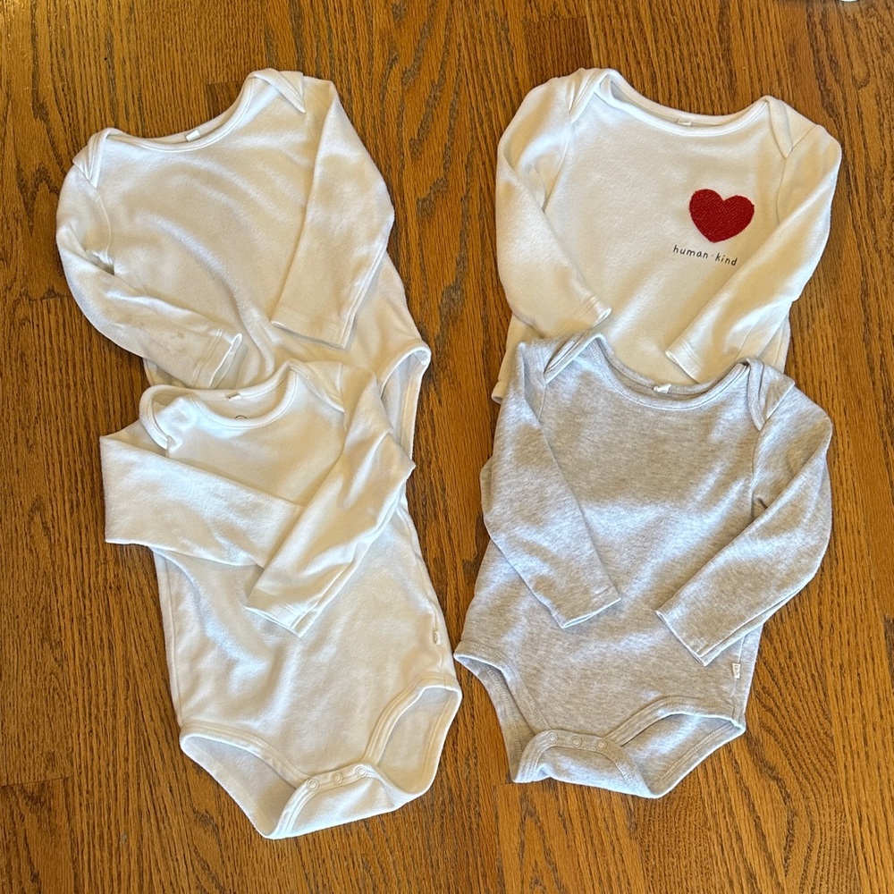 Baby MORI bundle of 4 Bodysuits - White and Gray with Red Heart - 9-12mo